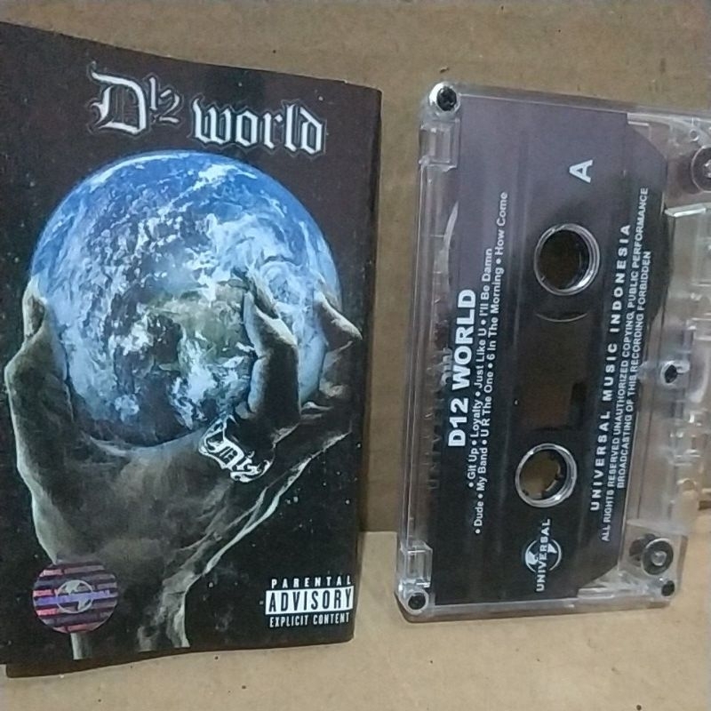 Kaset pita D12: World