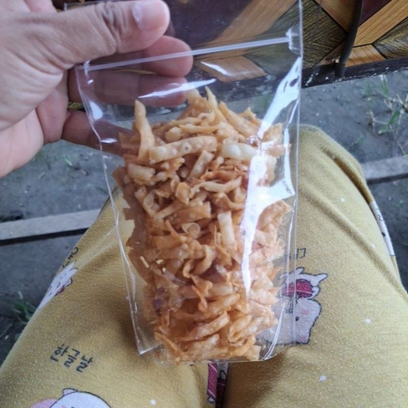 

keripik stik bawang gurih