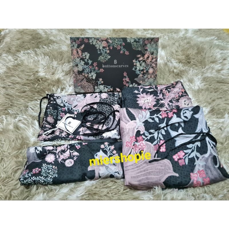 PRELOVED‼️‼️ BUTTONSCARVES THE PRAYER ROBE ~ THE TOPKAPI BLACK