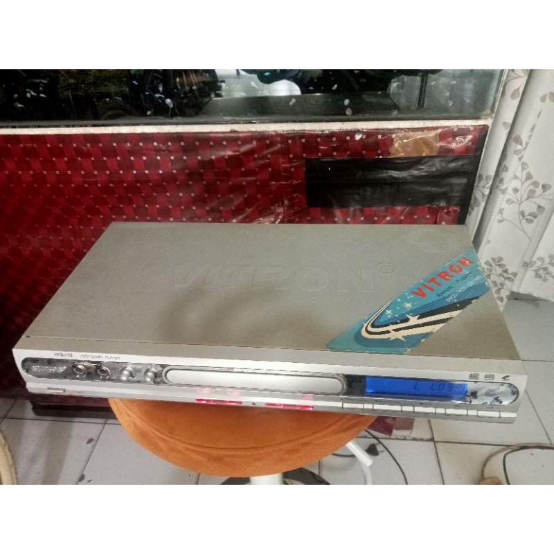 vcd CD player merk vitron kondisi minus