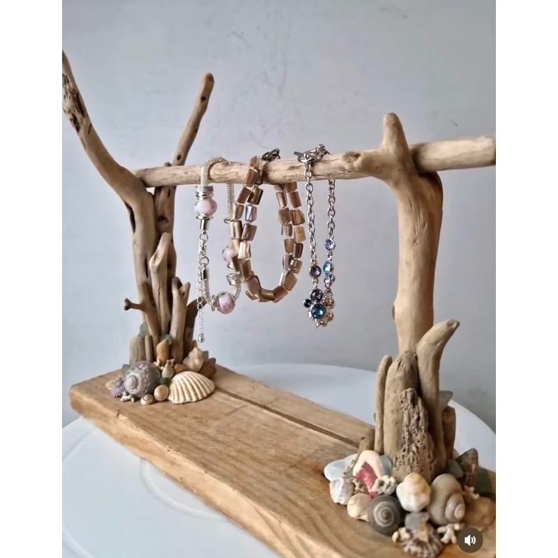 Dreamcatcher Handmade Rustic dengan Ranting Kayu & Hiasan Bulu – Dekorasi Boho Unik