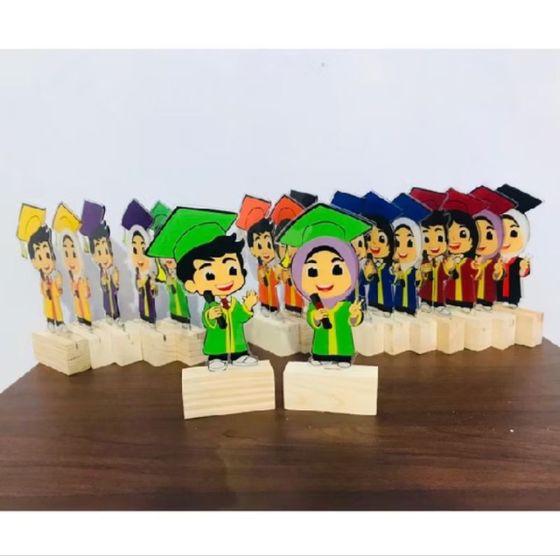 Piala Wisuda Akrilik Custom Warna - Piala Akrilik untuk Wisuda TK/PAUD - Piala dudukan kayu
