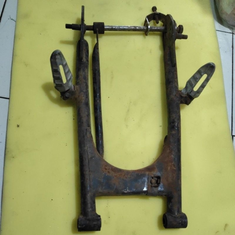swing arm lengan ayun suzuki GP100 GP125 TRS GP 100 GP 100 original