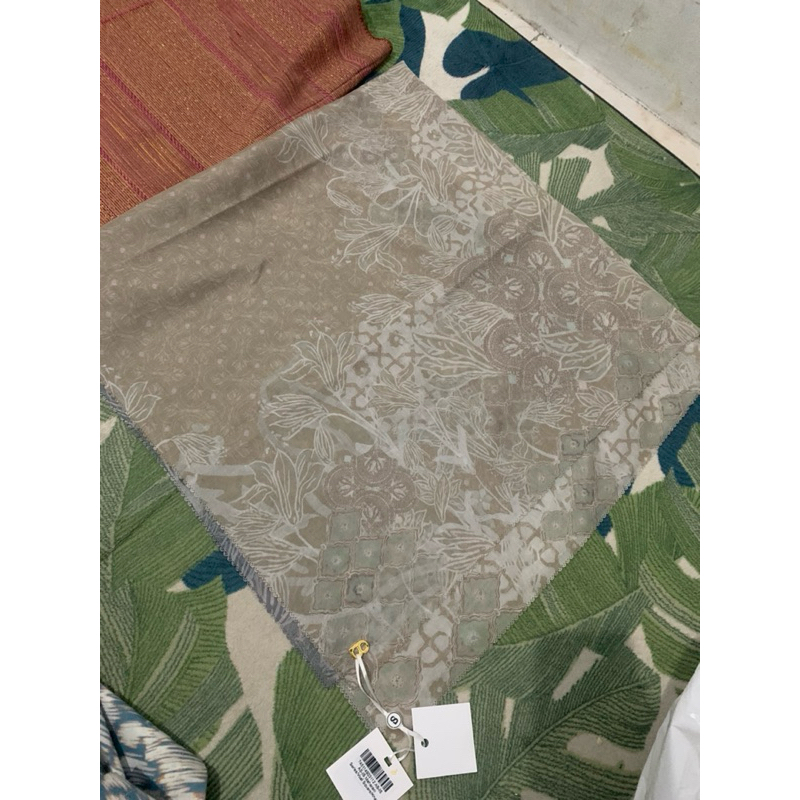 AS IS BUTTONSCARVES SERIES MAHARANI KHAKI