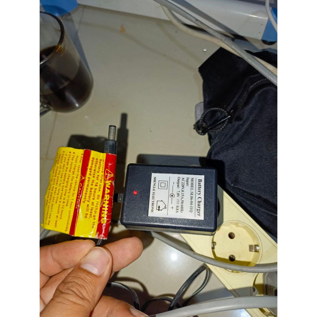 Charger mobil/motor aki max 7.8 v second bekas preloved