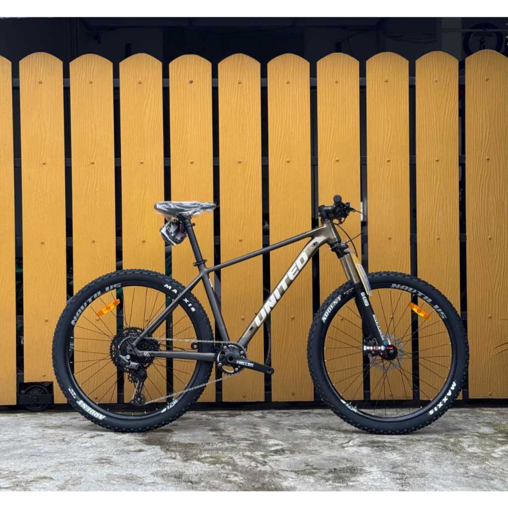 UNITED CLOVIS 6.10 29 DAN 27,5