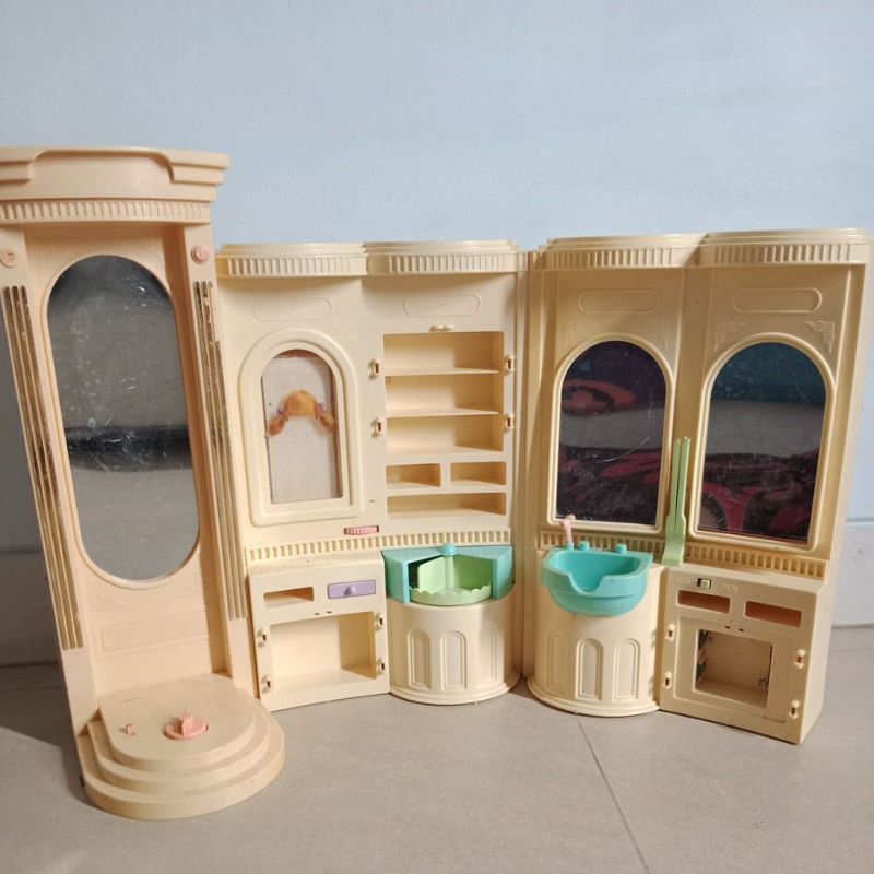Furniture wardrobe barbie/perabot rumah barbie/rak almari buku barbie preloved