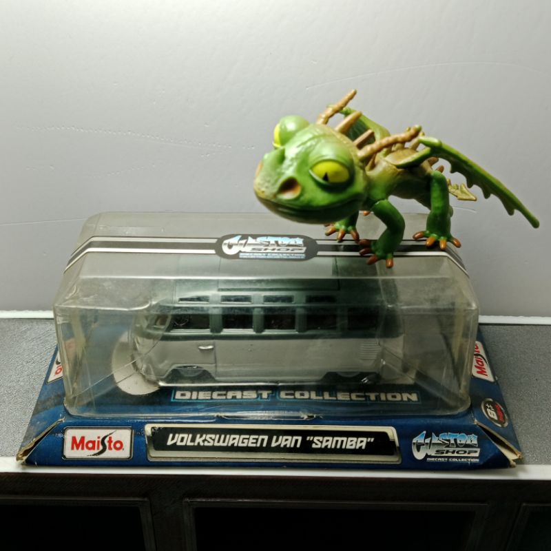 Maisto Volkswagen Van Samba