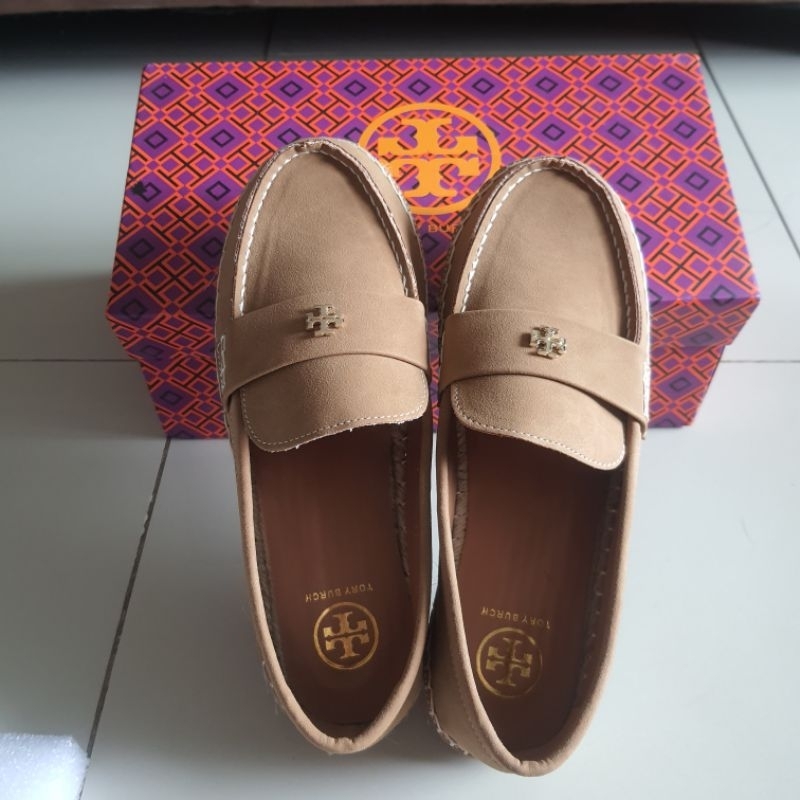 [BRAND NEW] TB Loafers Tan