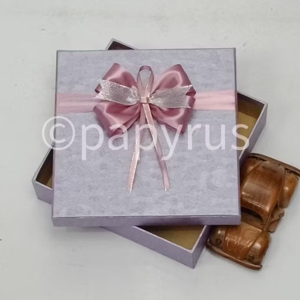 

PAPYRUS 20x20 Tinggi 5cm Kotak Kado Gift Box Hadiah V3