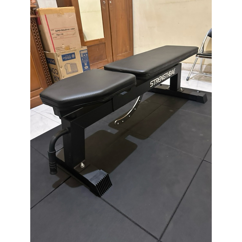 ADJUSTABLE GYM BENCH KURSI BANGKU STRENGTHBAE FITNESS BENCH PRESS BEKAS 3 BULAN PEMAKAIAN MASIH BAGU