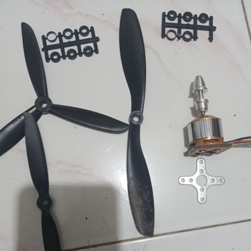 Dinamo Brushless dan propeller