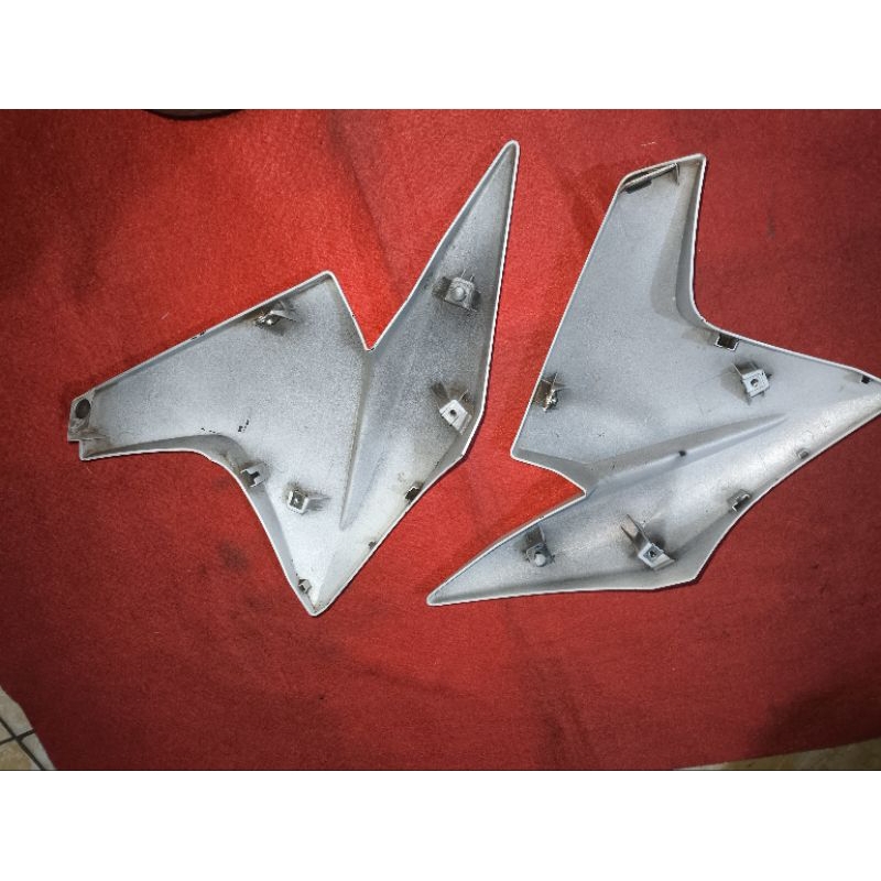 SIRIP  TENGKI. VIXION NEW ASLI ORI  BAWAAN MOTOR BEKAS