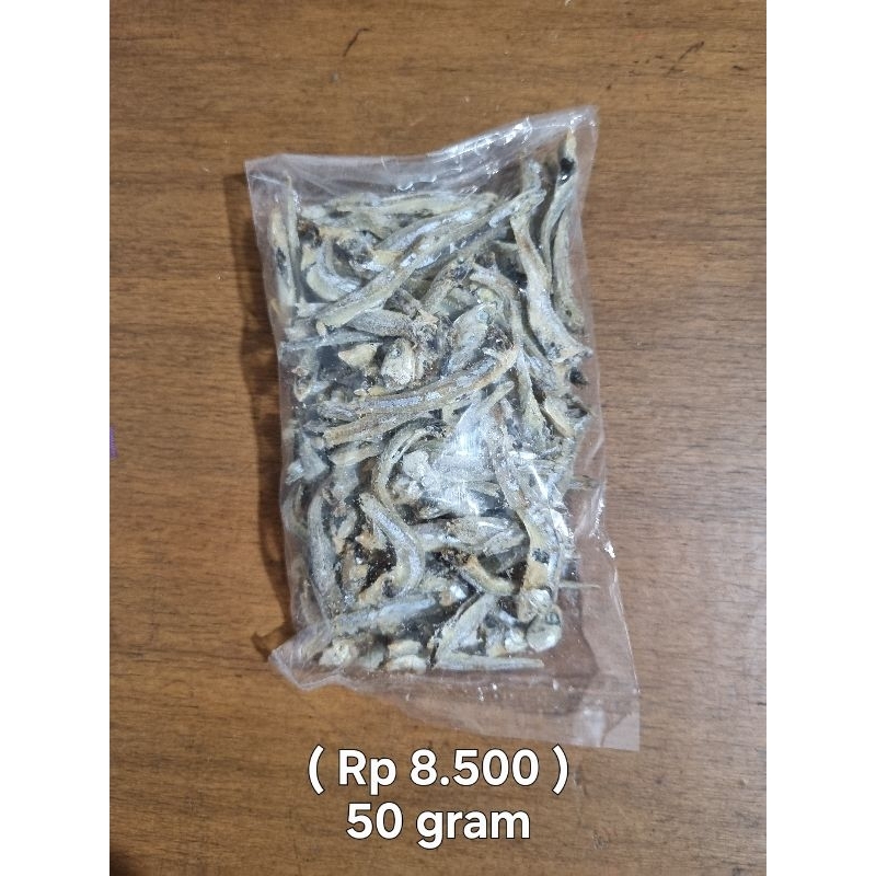 

Ikan teri sedang kering