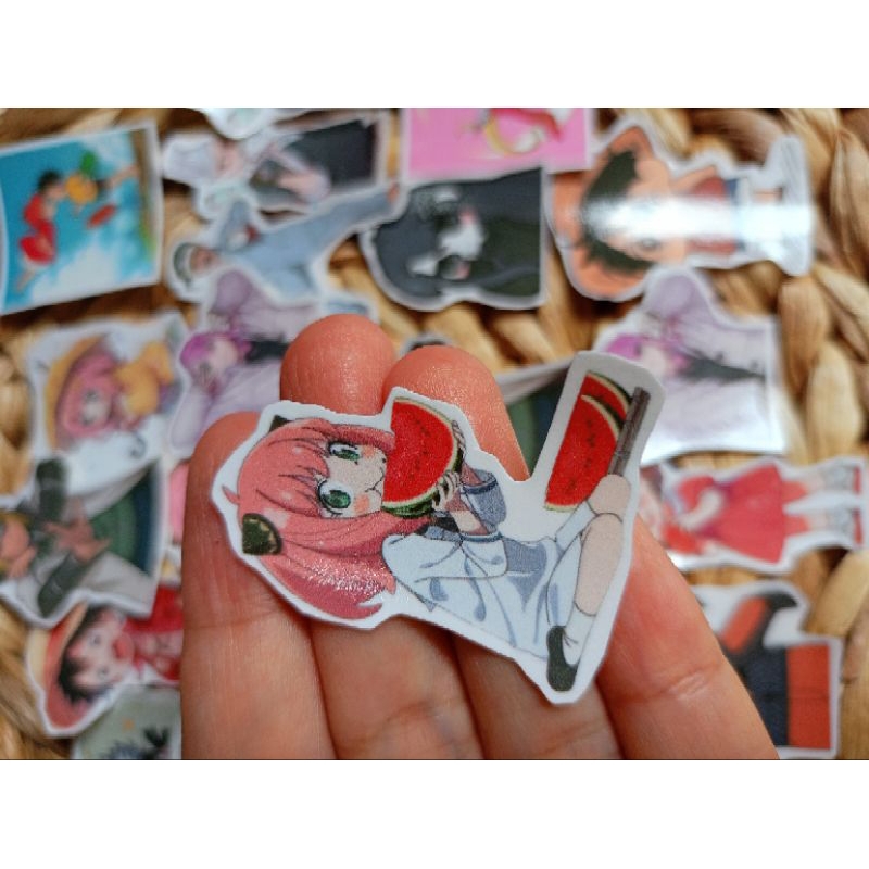 

Stiker Anime Random campur 60 pcs Glossy laminasi Anya Naruto Eren Ghibli dll