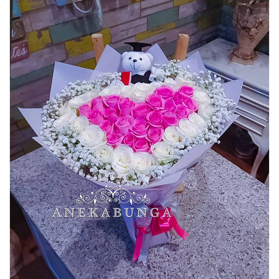 Buket Bunga Mawar Asli Boneka Toga Wisuda Teddy Bear Fresh Rose Graduation Hand Bouquet Flower pink 