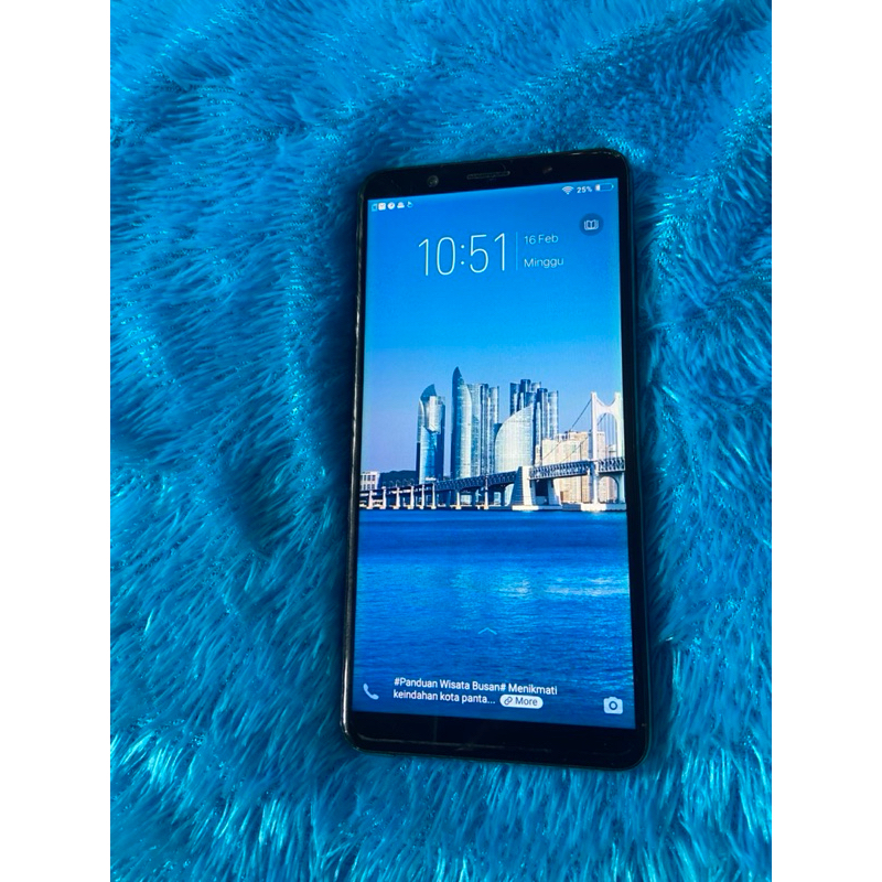 Vivo V9 handphone second kondisi normal siap pake ram 4/32
