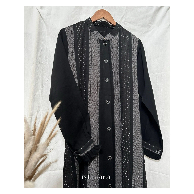 ABAYA GAMIS JETBLACK MOTIF SALUR Outfit Lebaran 2025 by Ishmara
