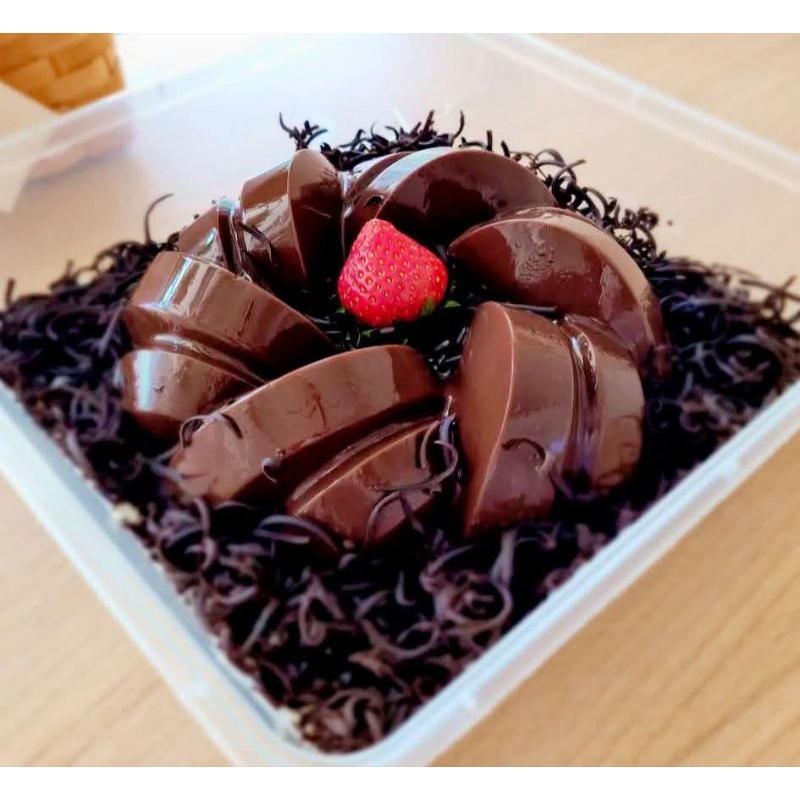 

Puding Coklat Siram Topping Coklat Serut