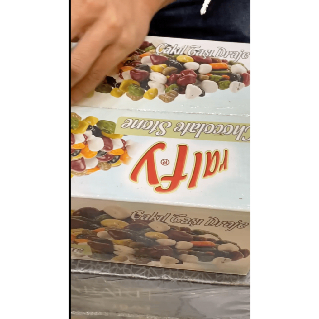 

Cokelat Krikil Fanatik 1 Dus 5kg - Mega Pasha Store