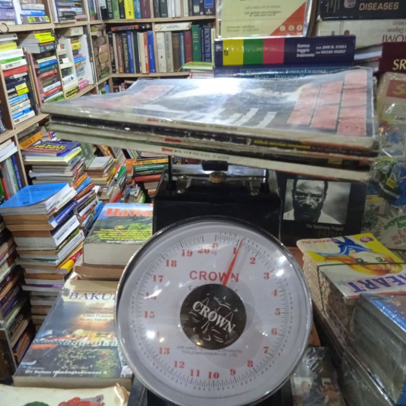 majalah misteri 1 kilo 4 buku Rp 30.000 bekas
