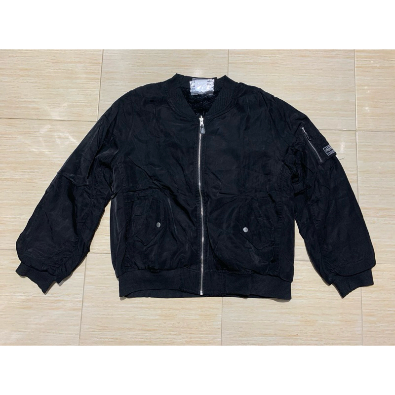 Jaket hitam pause private L