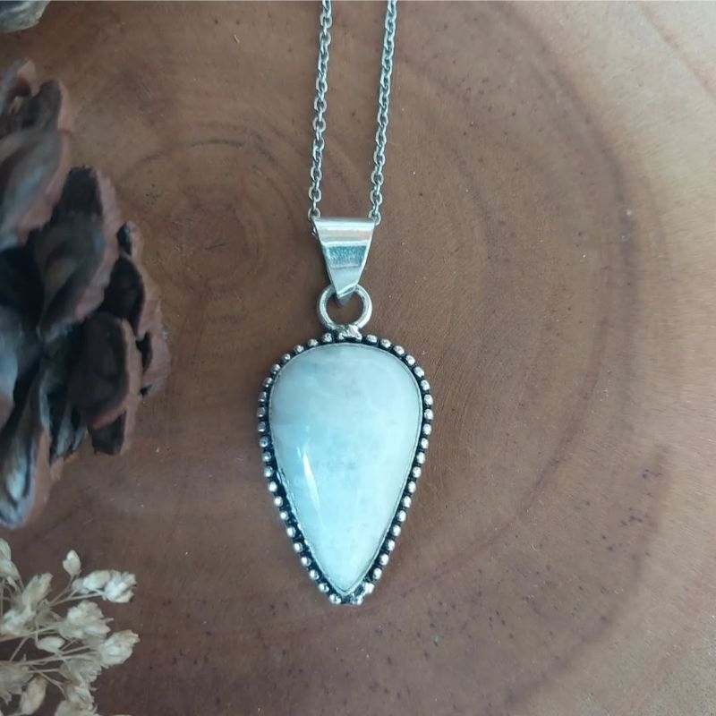 Natural white blue sheen moonstone pendant (liontin)