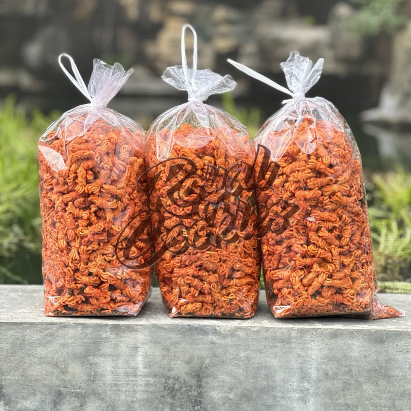 

MIE GULUNG pedas daun jeruk camilan PER BALL mie gulung renyah gurih asin pedas daun jeruk kiloan berat 1,5 kg