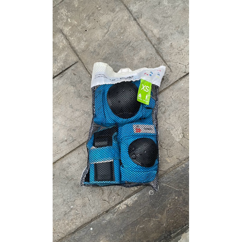Preloved - 3 Set Kids (XS) Inline Skate Biru/Hitam Protector Oxelo Decathlon