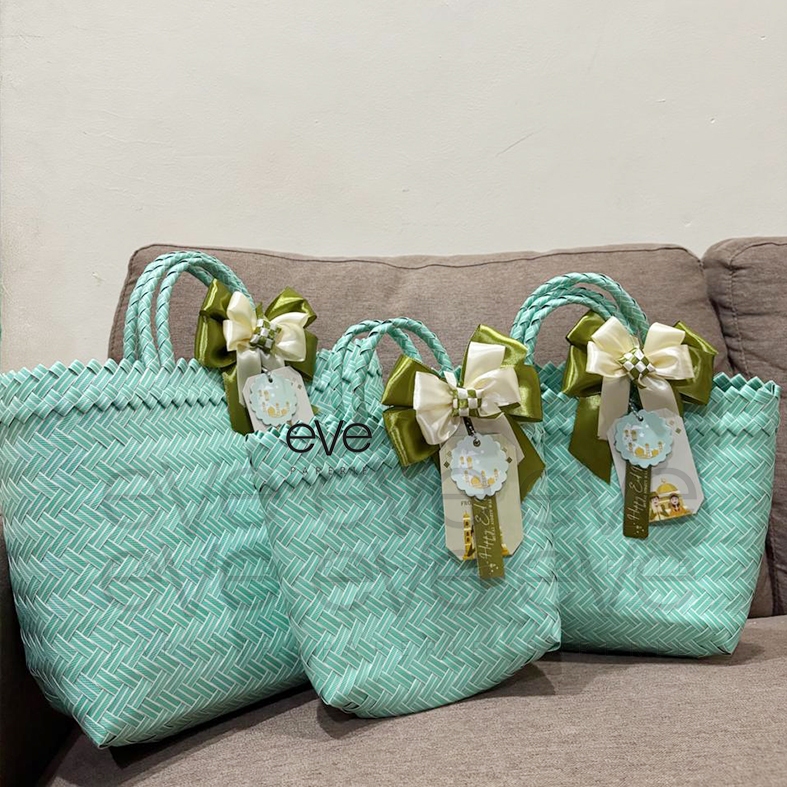 

Tas Souvenir Lebaran | Tas Sovenir Lebaran | Tas Kue Lebaran | Packaging Kue Lebaran | TAS ANYAM + TAG + PITA KETUPAT
