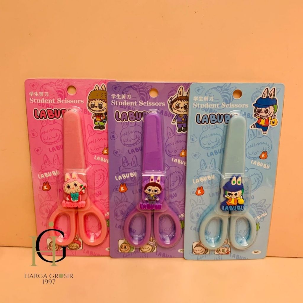 

GUNTING LABUBU PLUS PELINDUNG MN-1594 LUCU IMUT KADO UNIK PENUTUP SOUVERNIR