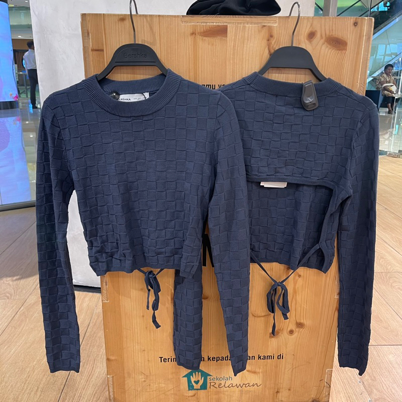 Sweater Crop BERSHKA Women Jastip (jasa titip)