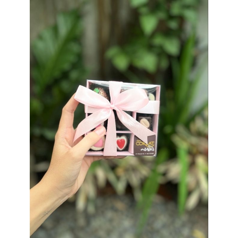 

coklat praline premium isi 9 / mika box type