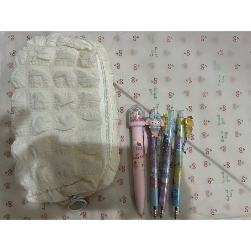 

Pouch sedang putih Free Gel pen 4pcs