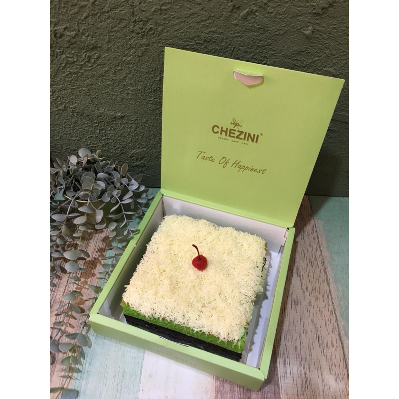 

Bolu Pandan Cokelat + Hampers Box