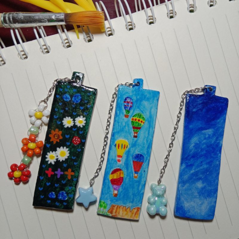 

Pembatas buku clay handmade, penanda buku handmade motif Cappadocia, blue sky, flower garden || Pembatas buku clay