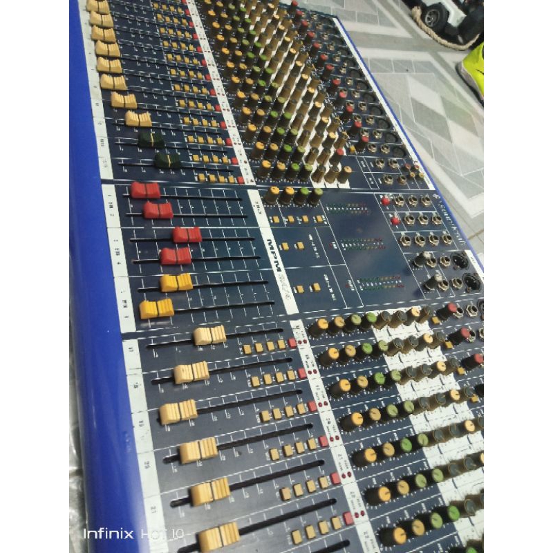 mixer soundcraft 24 chanel second normal siap kerja