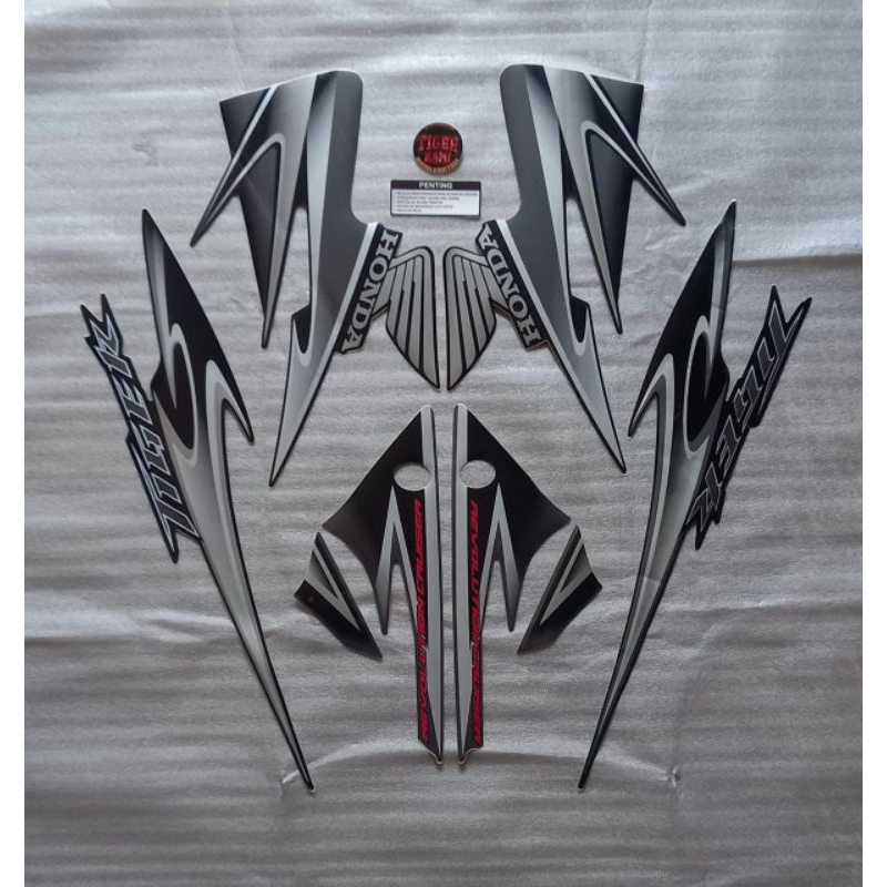 Sticker stiker polet list lis striping tiger revo tirev barong body violet ungu