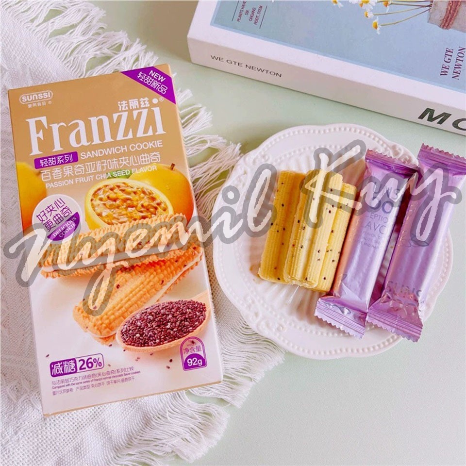 

Biskuit Franzzi Sandwich Rasa Passion Fruit Chia Seed - Biscuit Franzzi Cookies 92g 法丽兹 夹心曲奇饼干 百香果奇亚籽味