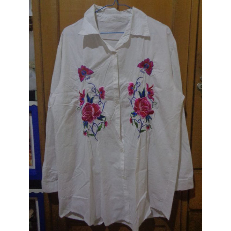 (PRELOVED) Kemeja Putih Bordir