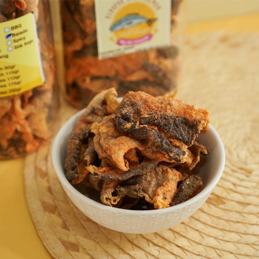

Fish Skin Chips Salmon Balado Kemasan Premium 115gr Cemilan Gurih
