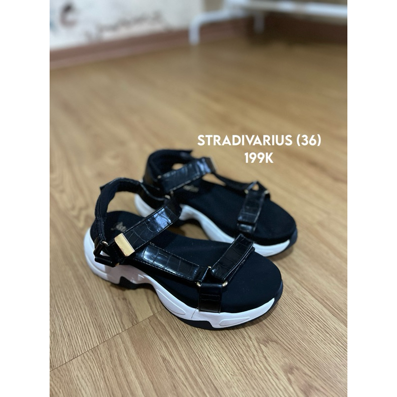 sepatu sandal Stradivarius size 36