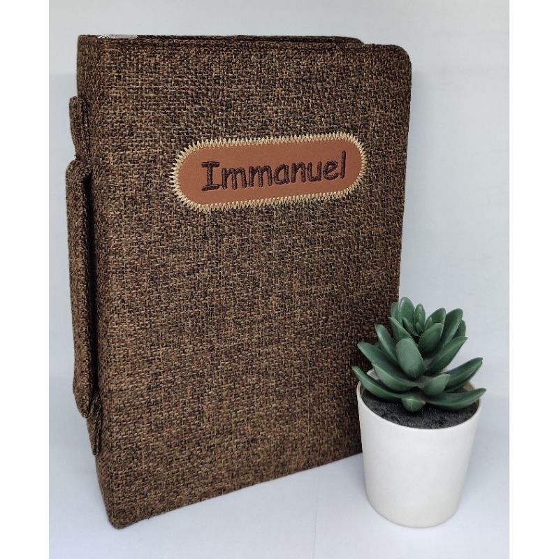 

SAMPUL ALKITAB SEDANG KIDUNG JEMAAT IMMANUEL