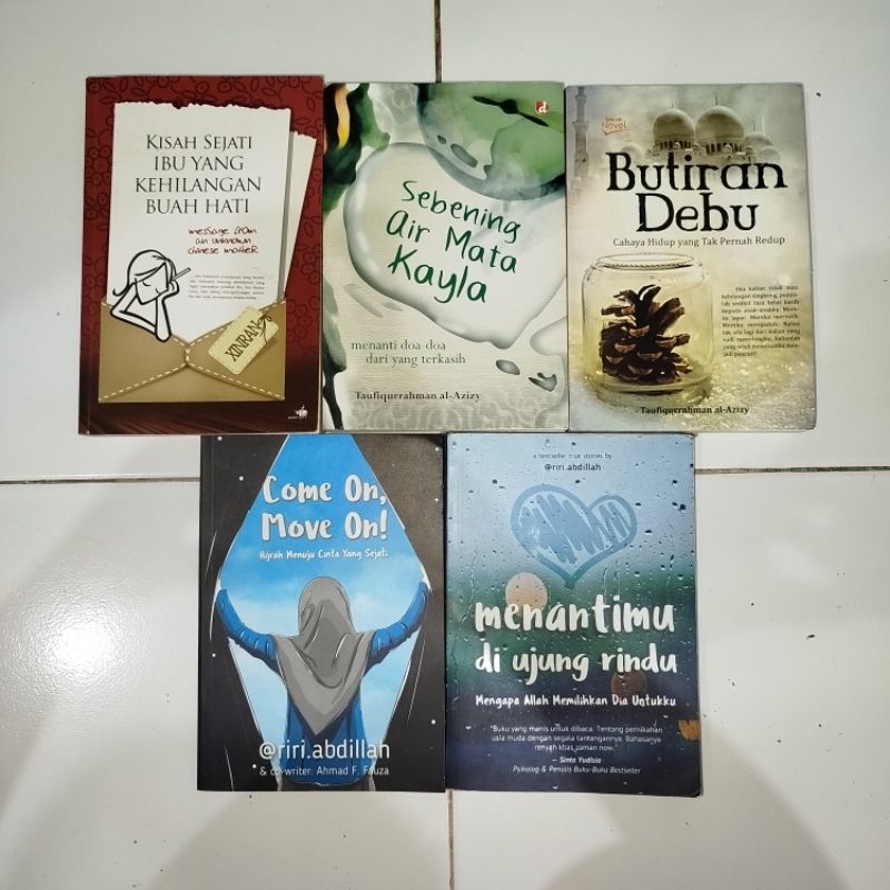 Buku Menantimu di Ujung Rindu by Riri Abdillah | Come On Move On by Riri Abdillah | Butiran Debu by 