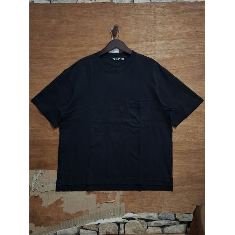 Kaos basic Uniqlo U pocket size "XL"