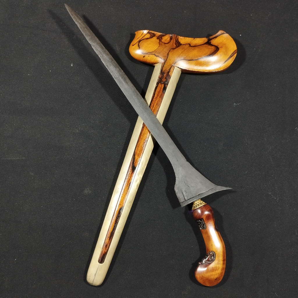 Keris Dhapur Brojol Pamor Keleng Tangguh Sedayu