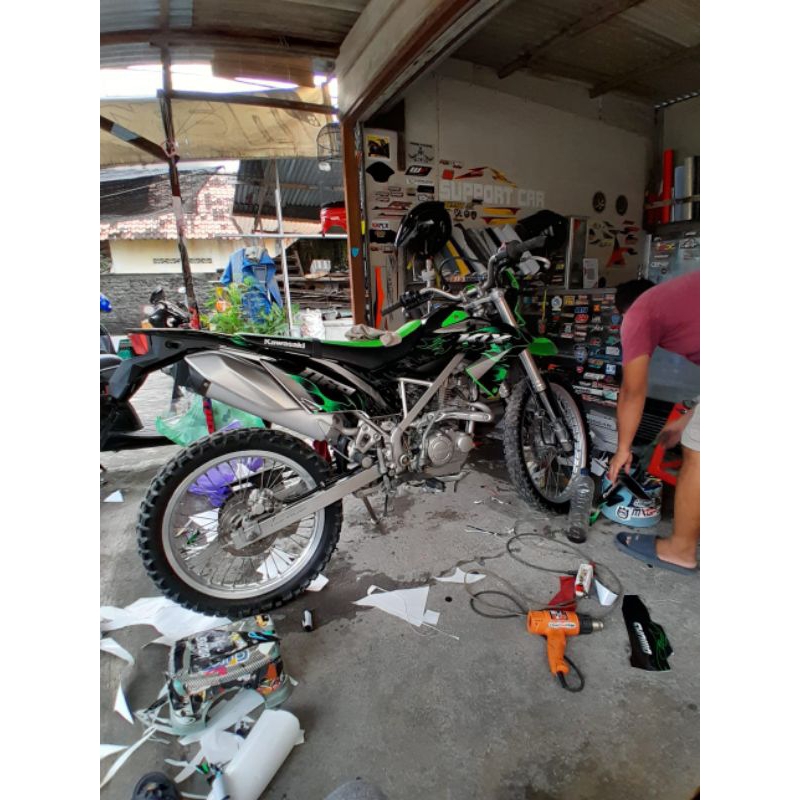 STIKER DECAL KLX STIKER MOTOR KLX BF SE EXTREME FULLBODY TEMA API KEREN