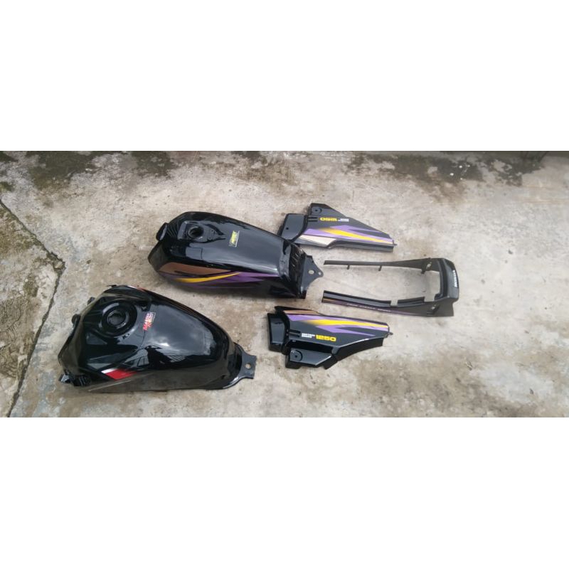 TANGKI TENGKI GL MAX PRO SET COVER AKI & COVER BODY BELAKANG GL (UNGU) BEBAS REQUEST WARNA STRIPPING