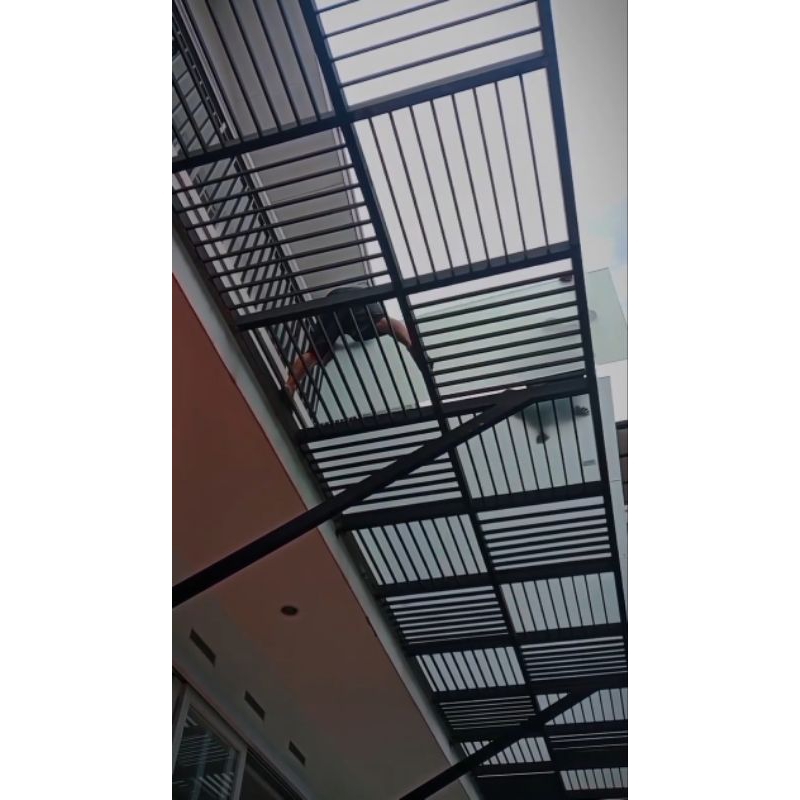 Kanopi kaca ketebalan 8-12 mm