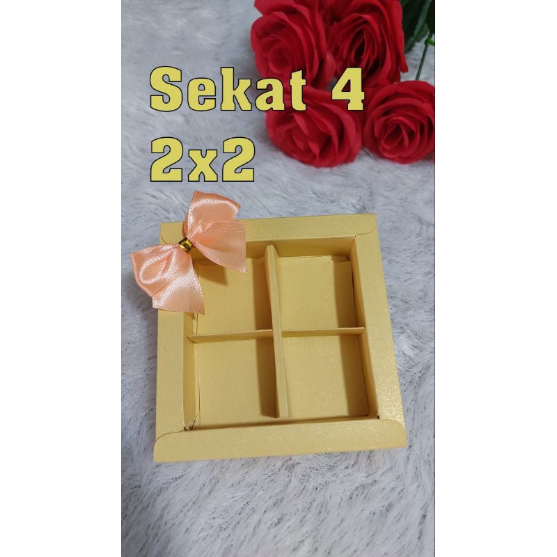 

Box Coklat Lembadan sekat 4 ( 2x2 ) /kotak coklat sekat 5/Dus coklat praline